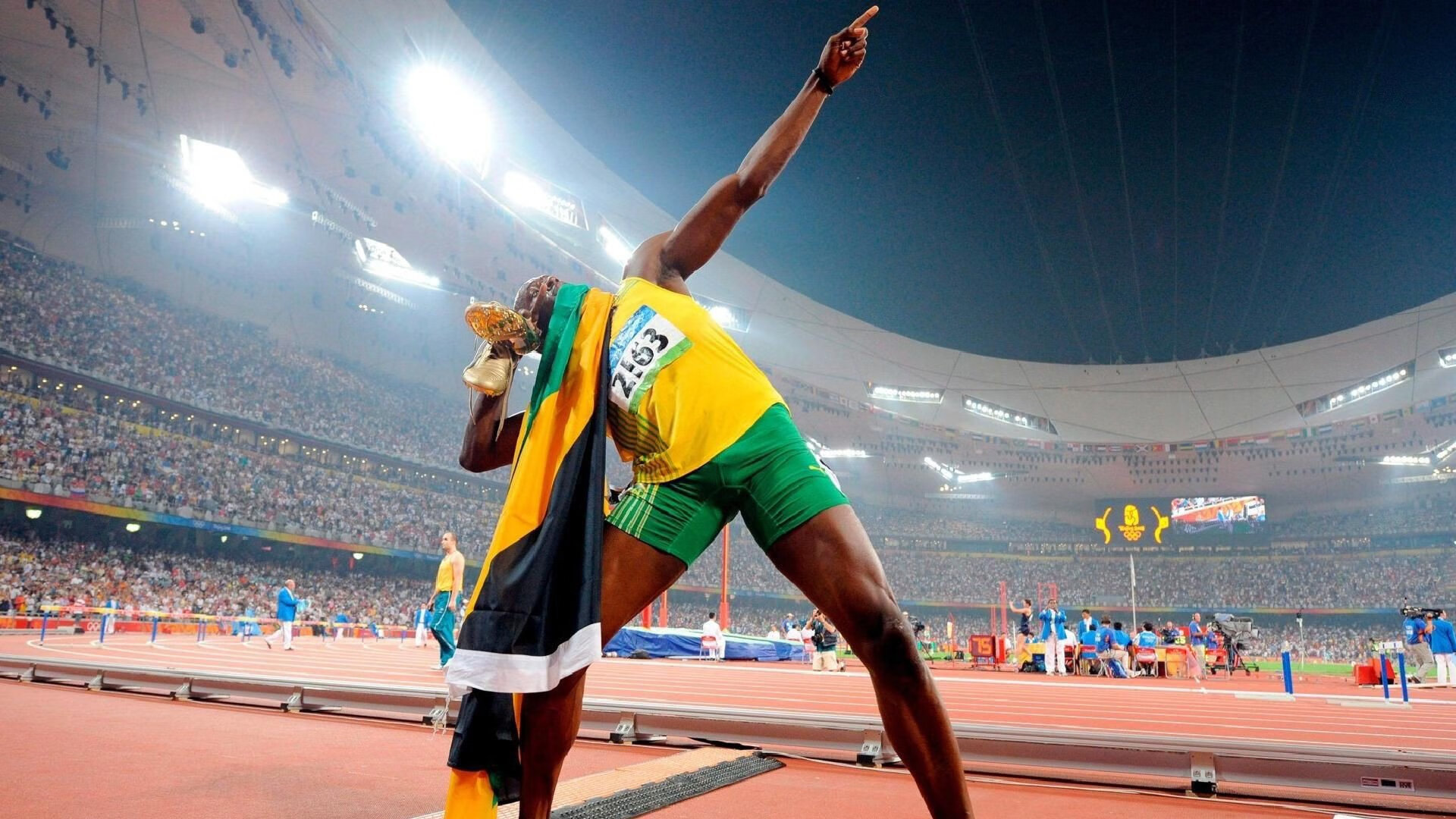 九游电脑版-_现场现场：比赛激战，欢呼声不断_，比赛场面激烈