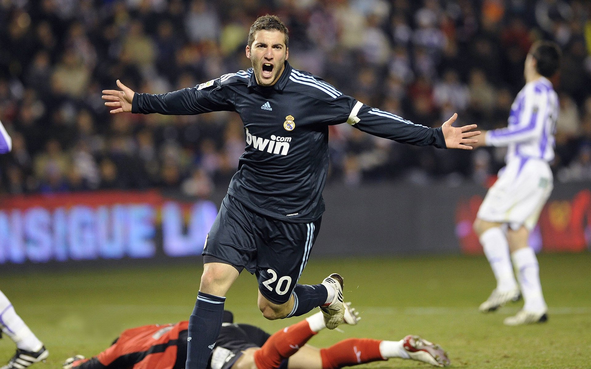 法甲:里昂2-2战平尼斯,奥亚萨瓦尔和伊巴拉各入一球,里昂法甲阵容