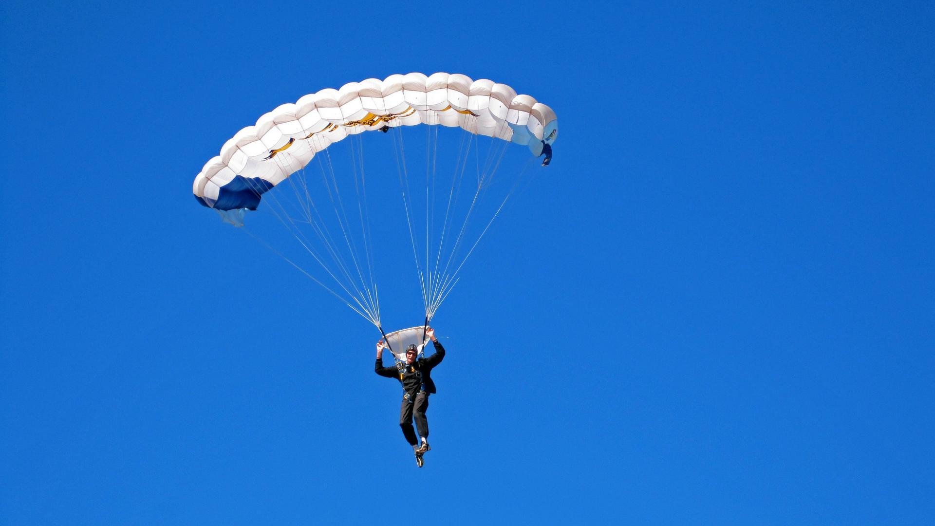 超越极限-大地飞车越野赛,速度与激情贯穿全场,山地越野飞车